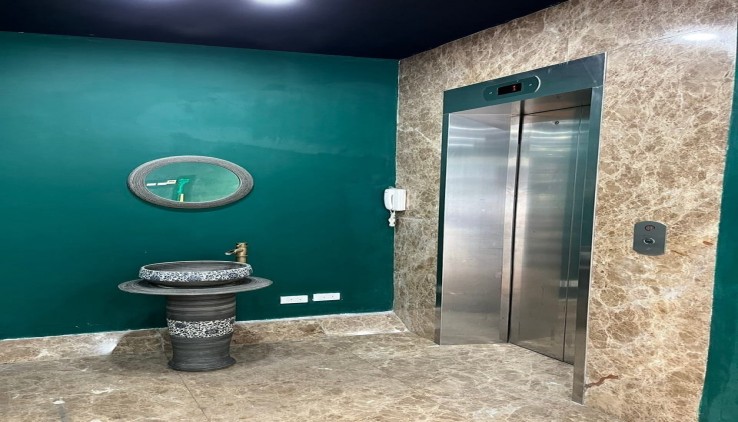 Cho thuê nhà nguyên căn làm VPKD phố Giang Văn Minh, Ba Đình. DT 60m2,MT 4,5m, 6 tầng, Giá 55 tr (CTL)